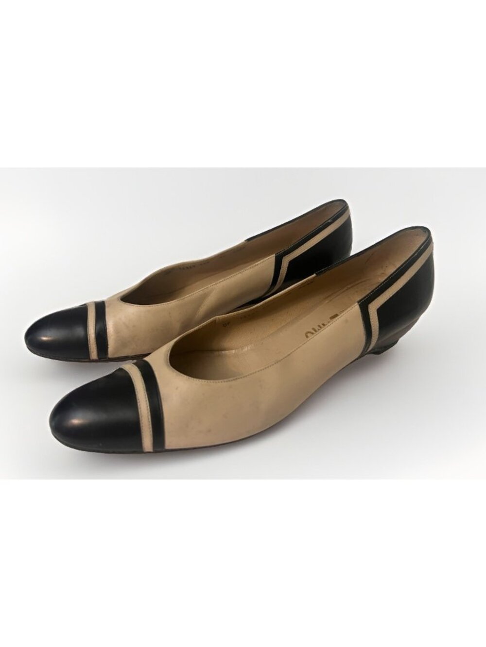 Salvatore Ferragamo Two Tone Cap Toe Stitch Detailed Leather Pumps - 10 AAAA
